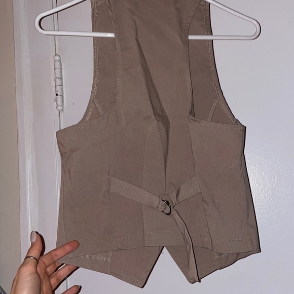 tan vest - Picture 2 of 2